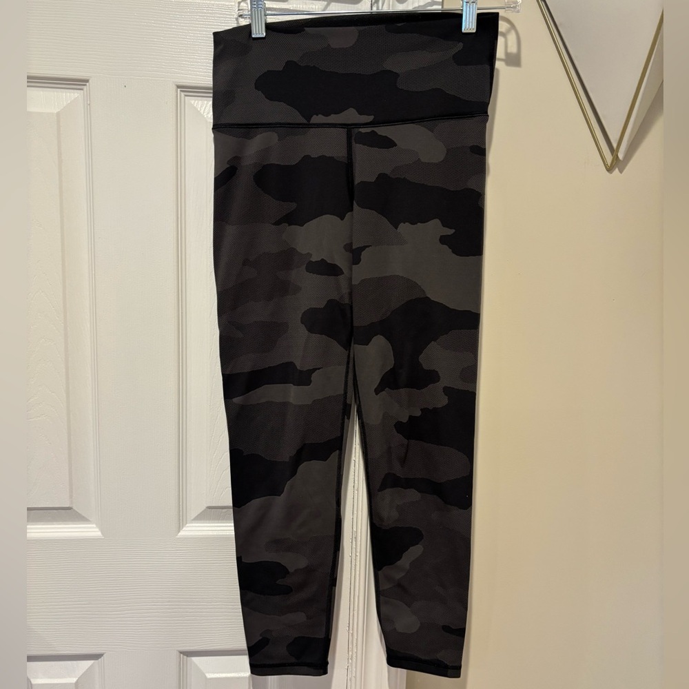 Aerie Women’s black Camouflage Leggings